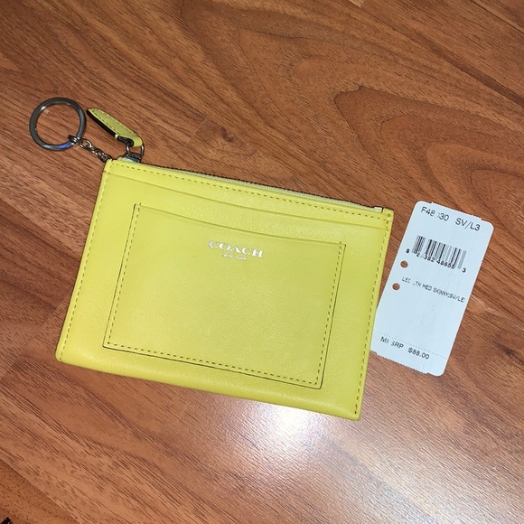 NWT Coach Leather Keychain Coinpurse - Picture 1 of 7